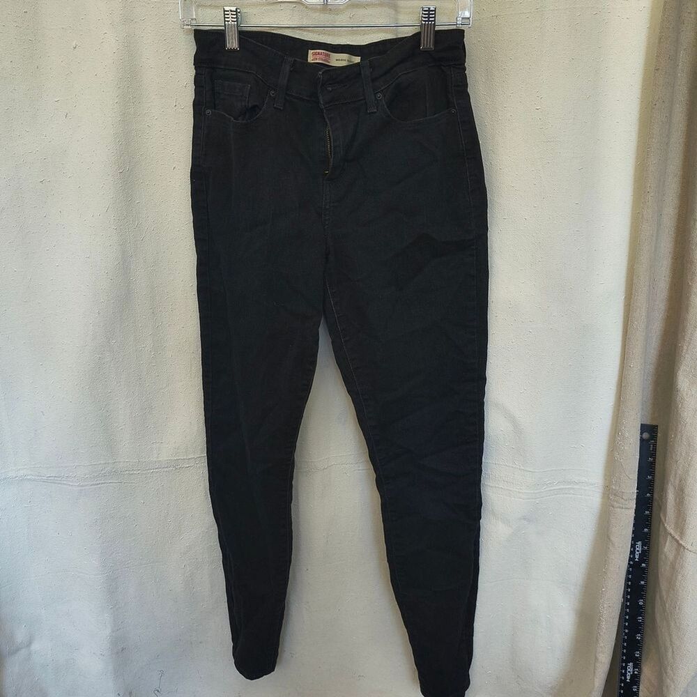 Signature by Levi Strauss Women's Size Waist 26 Mid Rise Black Skinny Jeans